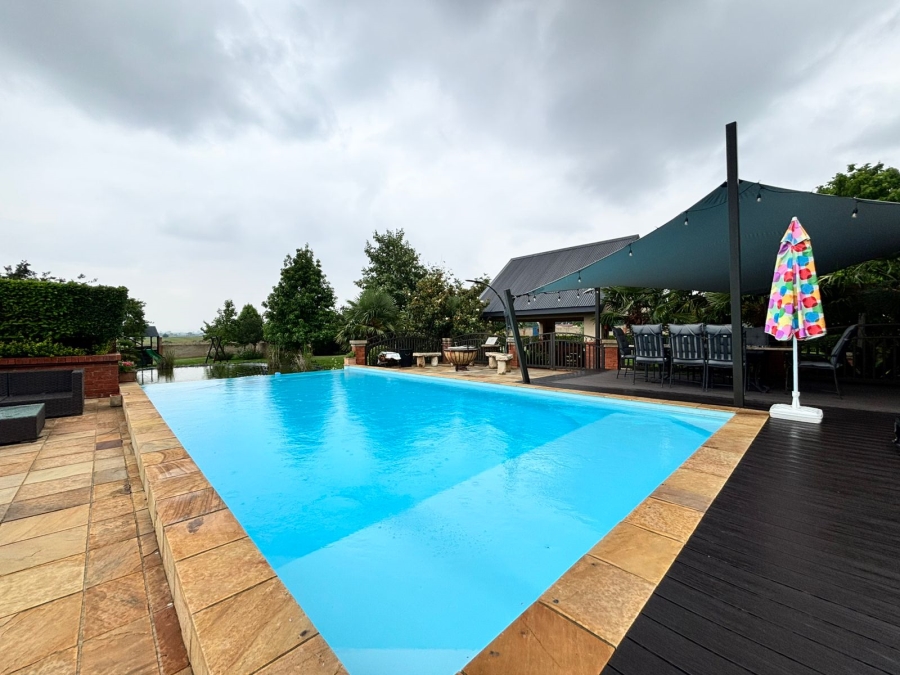 5 Bedroom Property for Sale in Grimbeeck Park North West